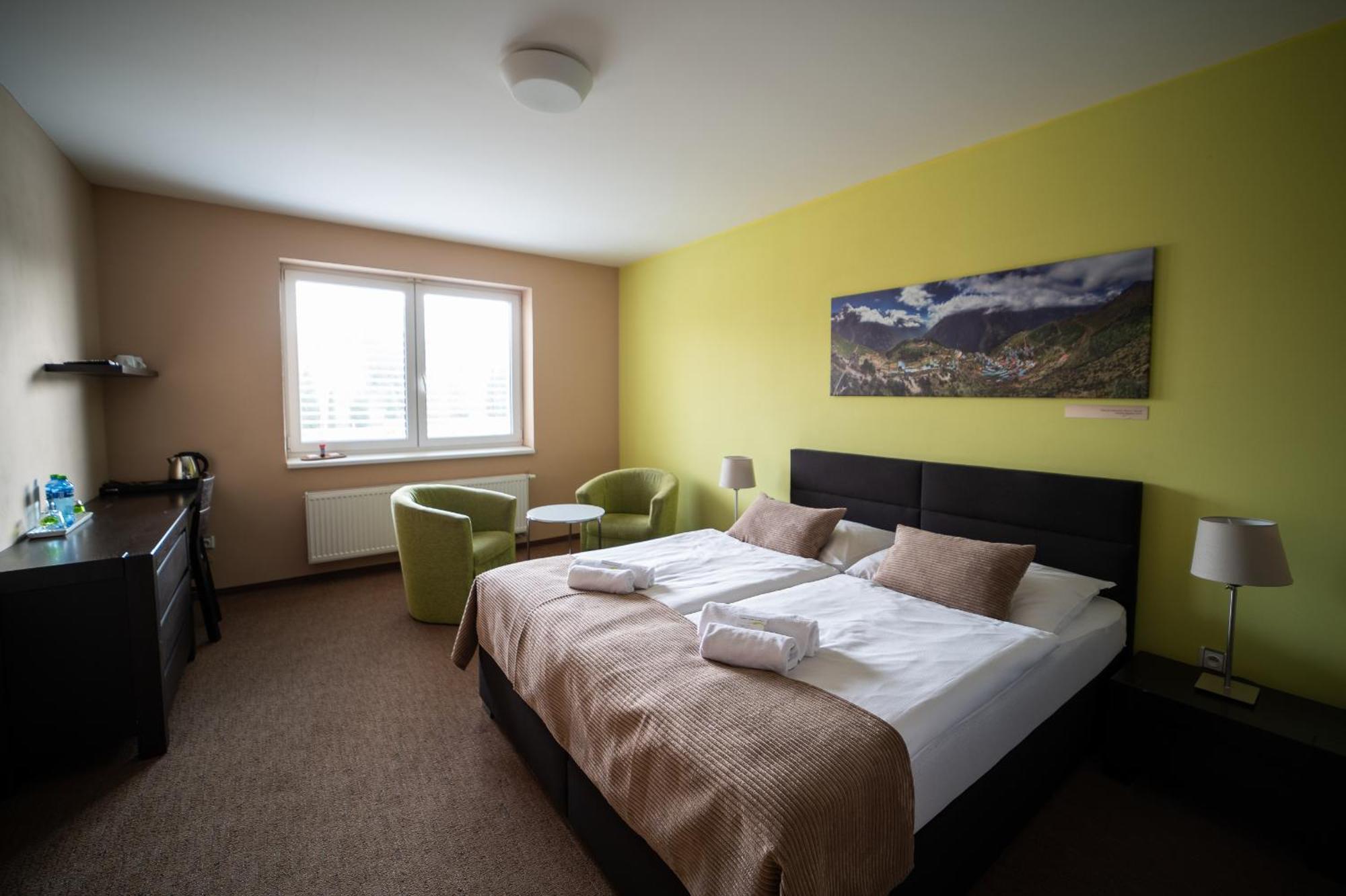 Garni Hotel Свитави Екстериор снимка
