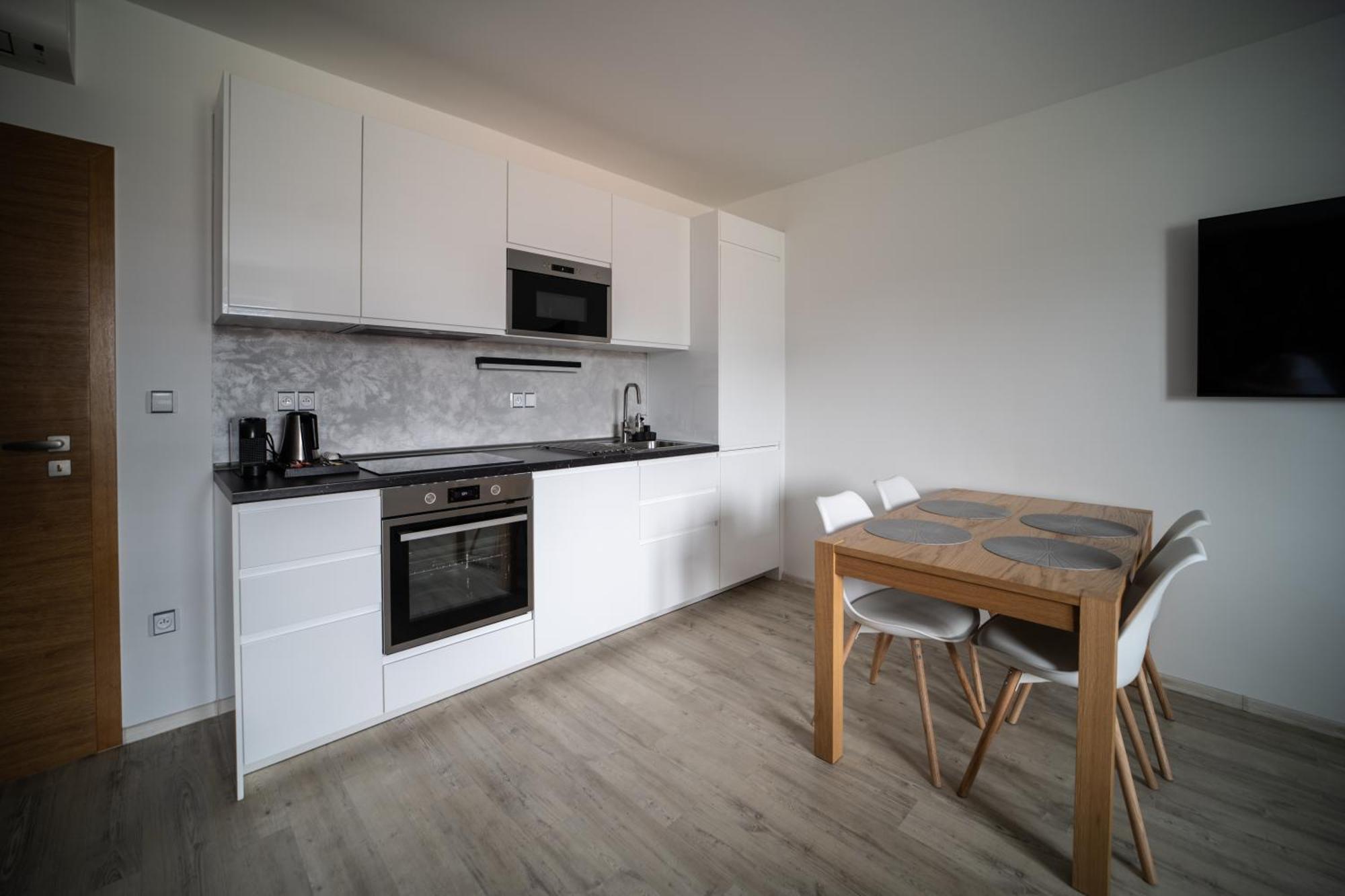 Garni Hotel Свитави Екстериор снимка